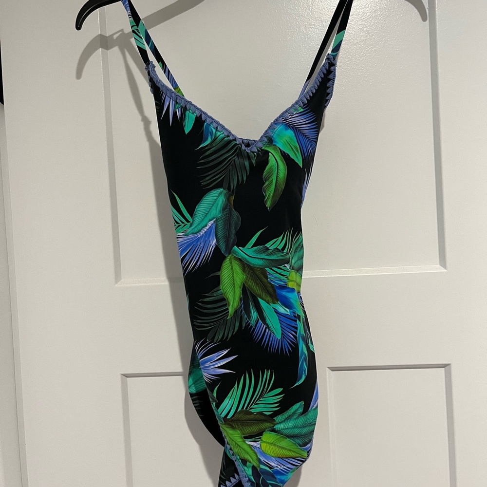 Never worn swim suit Size medium  salt and cove from Macys